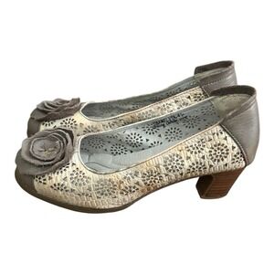 L'Artiste Spring Step Rosette Laser Cut  Leather Pumps Heels Taupe Women's 10.5